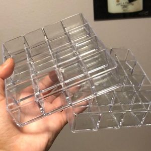 Acrylic-looking lipstick trays!